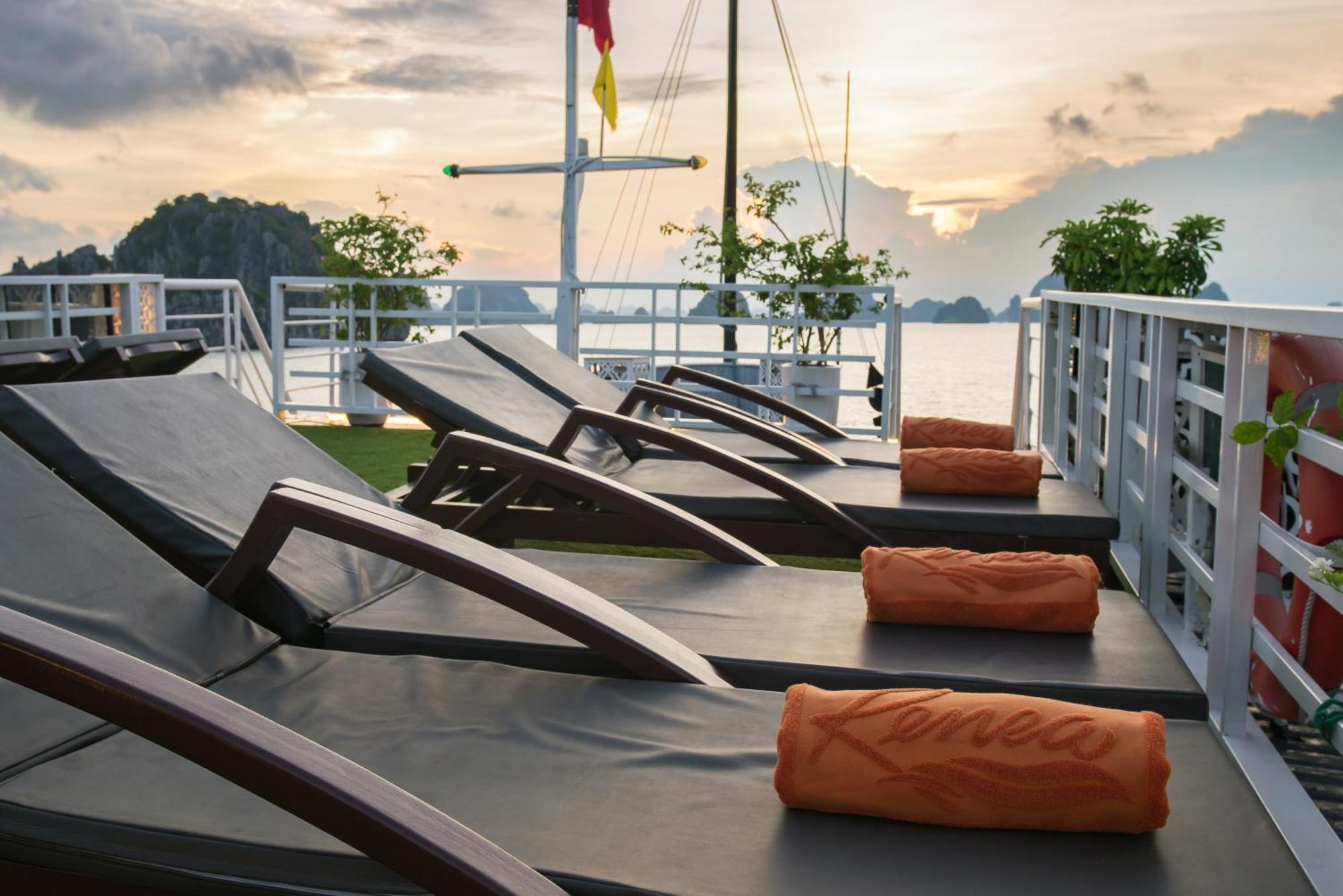 Renea Cruises Halong Hotel Ha Long Exterior photo
