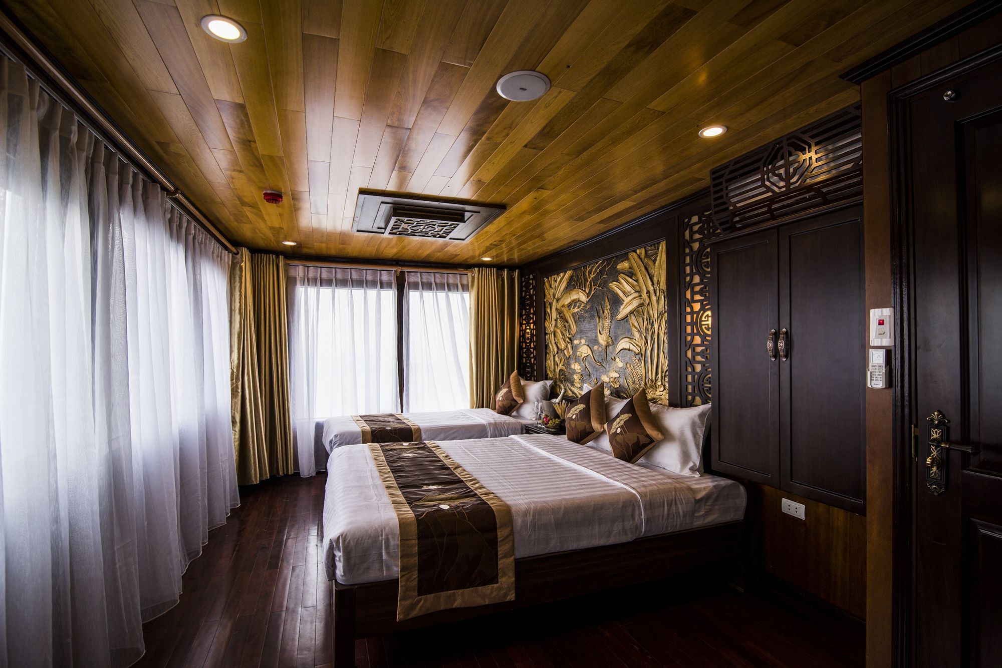 Renea Cruises Halong Hotel Ha Long Exterior photo